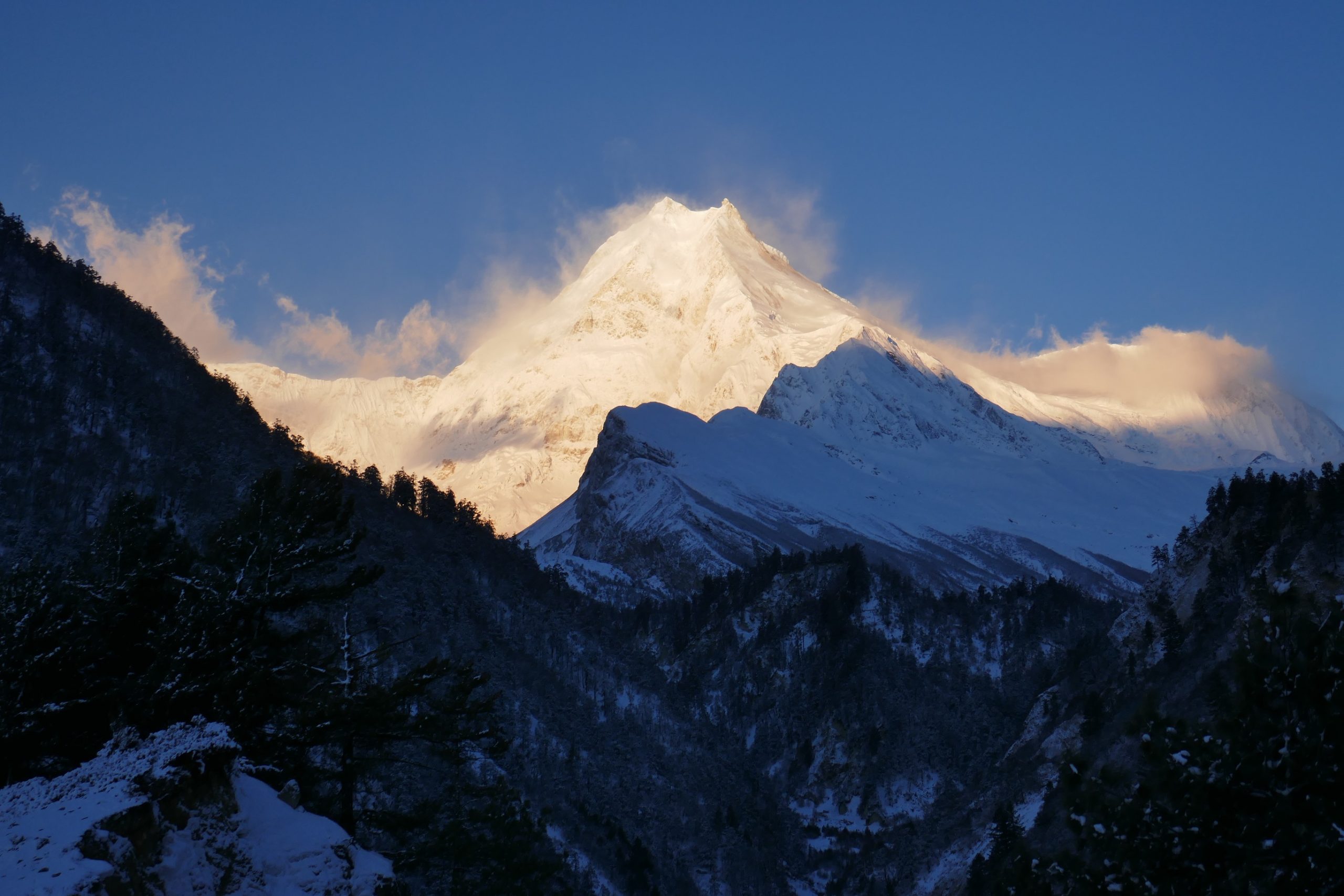 Best season for the Manaslu trek with clear skies, pleasant weather, and stunning Himalayan views.